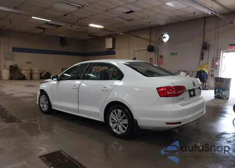 2015 Volkswagen Jetta 1.8T Se z USA, uszkodzony, nr VIN 3VWD17AJ5FM292990